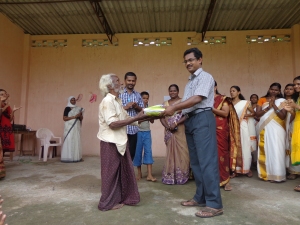 Giving 'Onakkodi' to an aged orphan